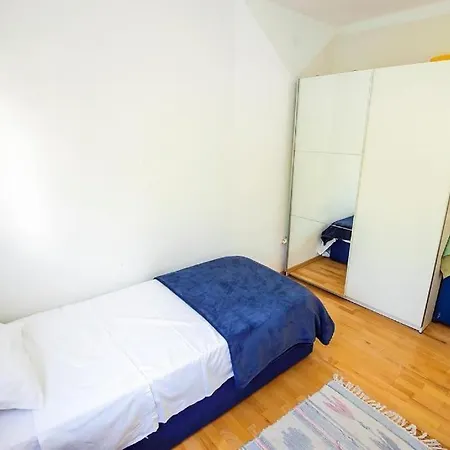 Apartment Deluxe *